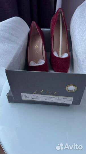 Женские туфли бренда Lola Kruz