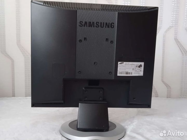 Монитор Samsung