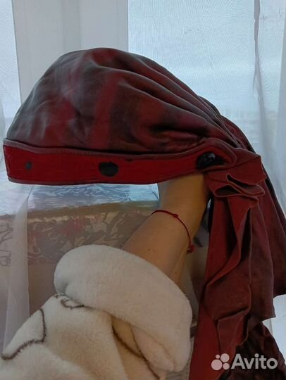 Головные уборы женские кожаные