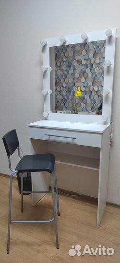Гримерное зеркало с подсветкой, стул