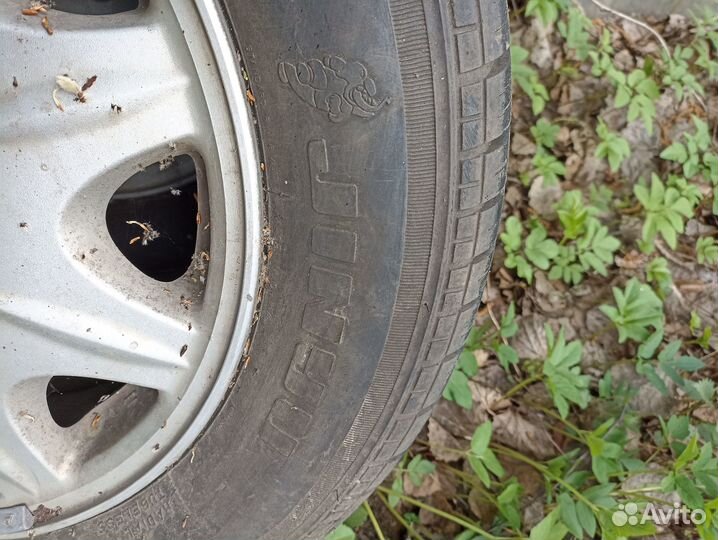 Jinyu Winter JW-51 215/60 R16