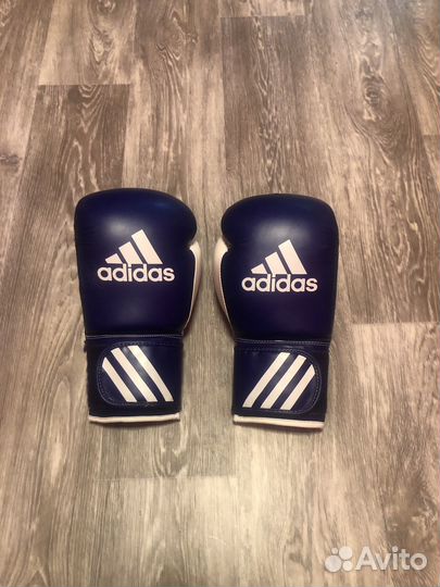Боксерские перчатки adidas 14oz