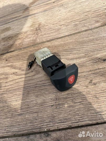 Кнопка аварийной остановки Renault Megan 1 1.2