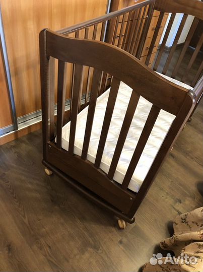 Кроватка дет.из натур. дерева(колесо,качалка,ящик)