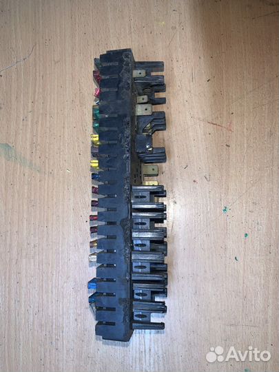 Блок предохранителей 80/90 B4 1991-1995