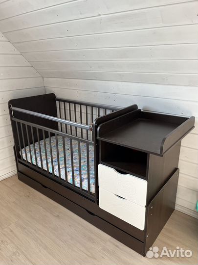 Кроватка трансформер с пеленальным столиком