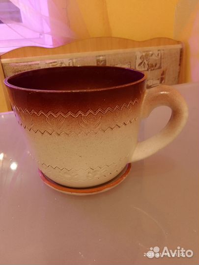 Цветочный горшок в виде чашки с блюдцем