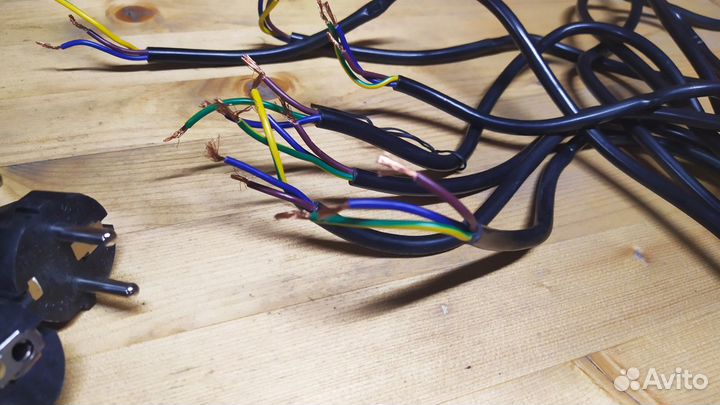 Кабель с вилкой