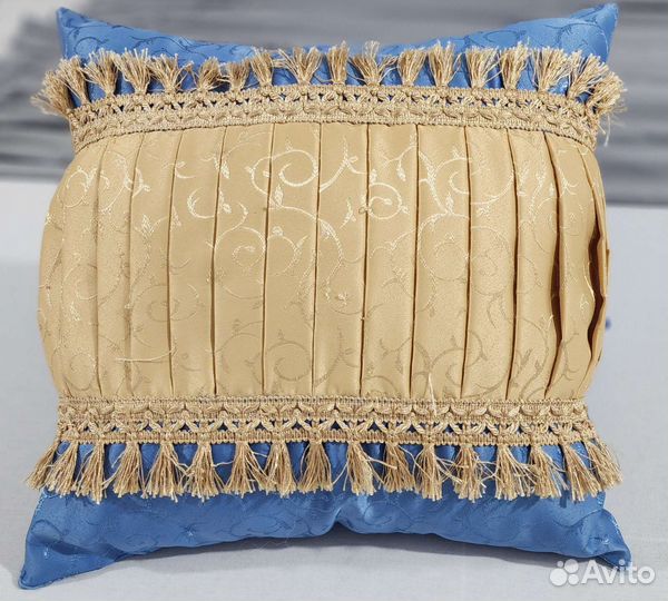 Декоративные подушки на диван