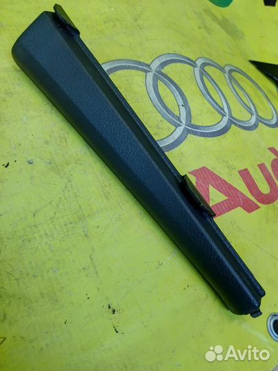 Обшивка салона правая Audi A6 универсал 2.8 CCE