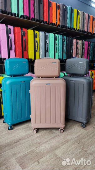 Чемодан на колесах неубиваемый из полипропилена