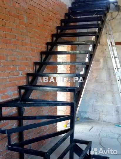 Металлический каркас лестницы