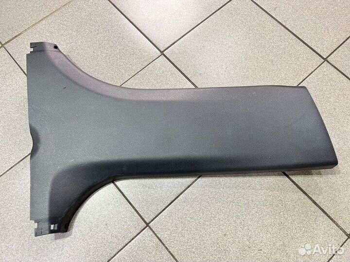 Обшивка стойки кузова правая Toyota Camry