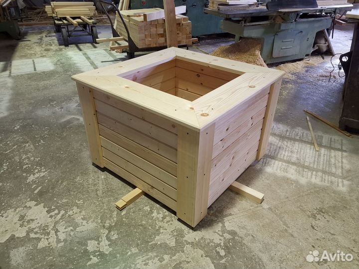 Деревянное кашпо