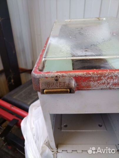 Аппарат для выдачи билетов ретро