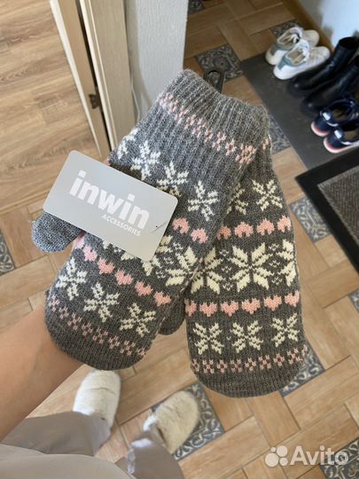 Варежки женские