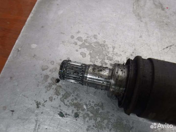Привод задний правый Toyota Corolla 124 правый
