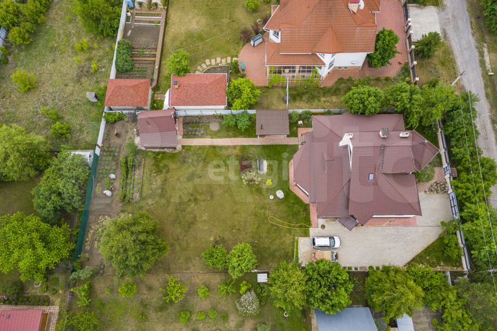 Коттедж 232,7 м² на участке 9,5 сот.