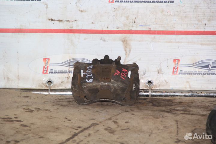 Суппорт перед лево c Honda Stepwgn RG1 K20A