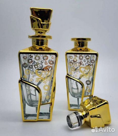 Флаконы в больших количествах, графины для духов