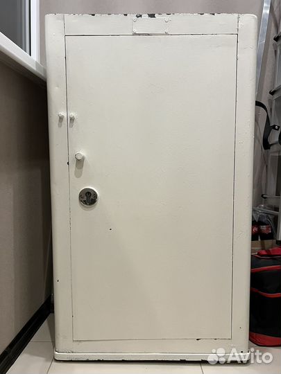 Металлический сейф