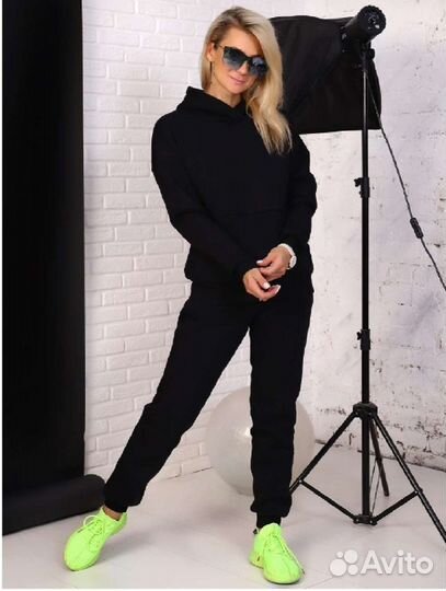 Спортивный костюм женский