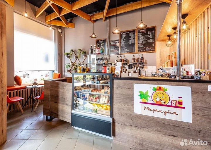 Стильная семейная кофейня в парке