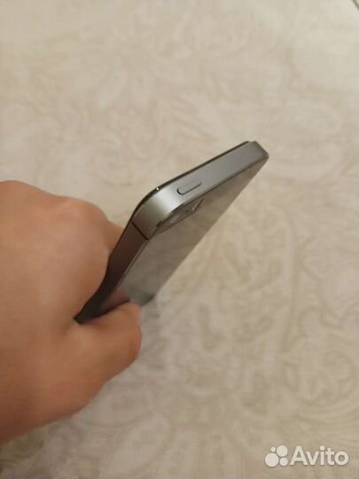 Телефон iPhone 5s