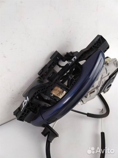 Замок двери задней правой ауди Q7 2005