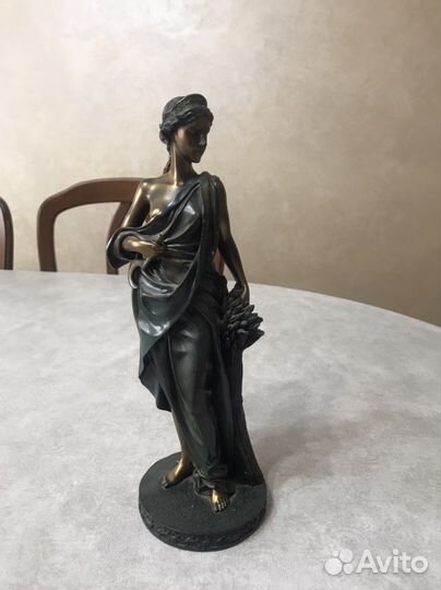 Статуэтки нлвые оазные, интерьерные Новве