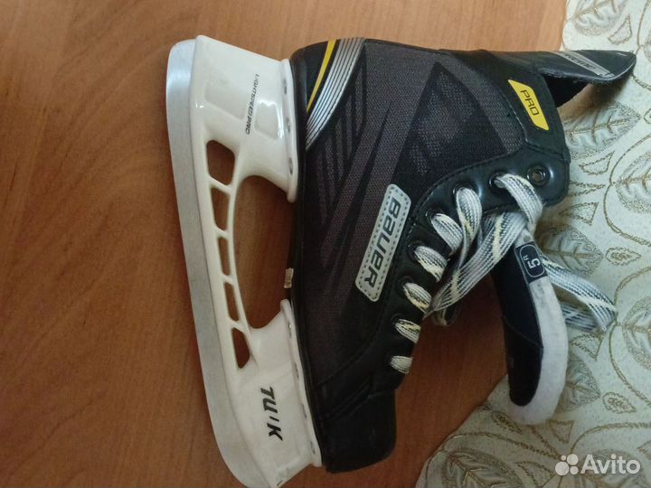 Хоккейные коньки bauer 39 размер