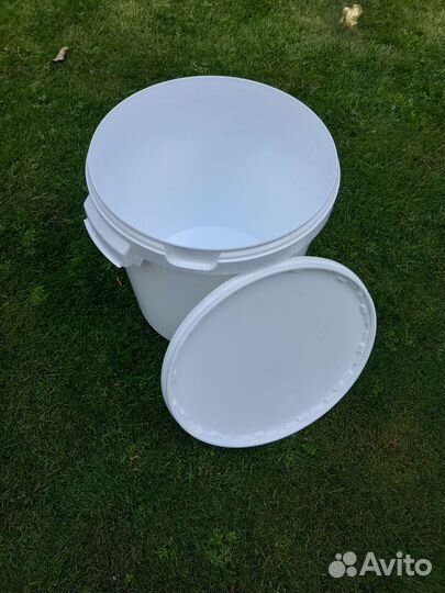 Ведро пластиковое с крышкой пищевое