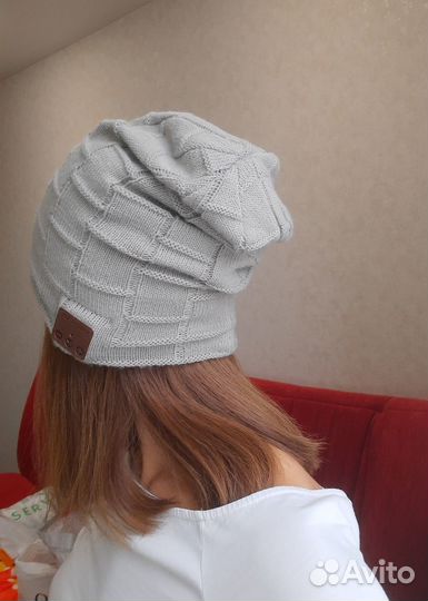 Шапка женская с встроенным BT-наушником