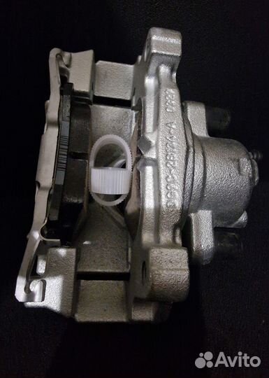 Суппорт тормозной передний Ford Mondeo Fusion