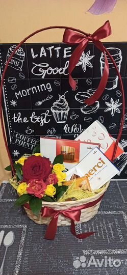 Корзины, букеты из сладостей и цветов