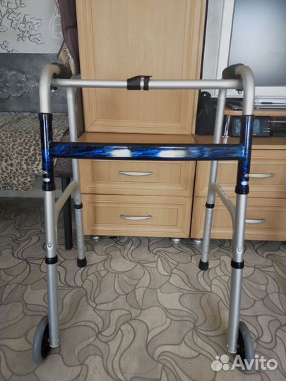 Санитарный стул-туалет. Ходунки