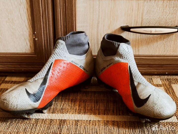 Футбольные бутсы nike