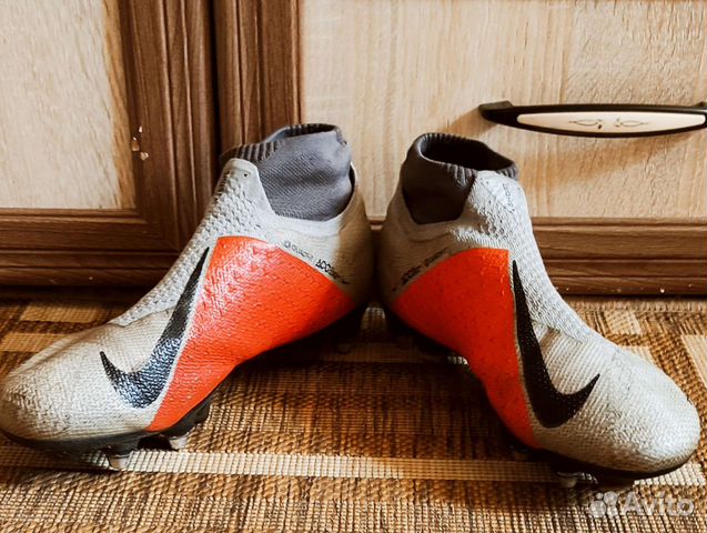 Футбольные бутсы nike