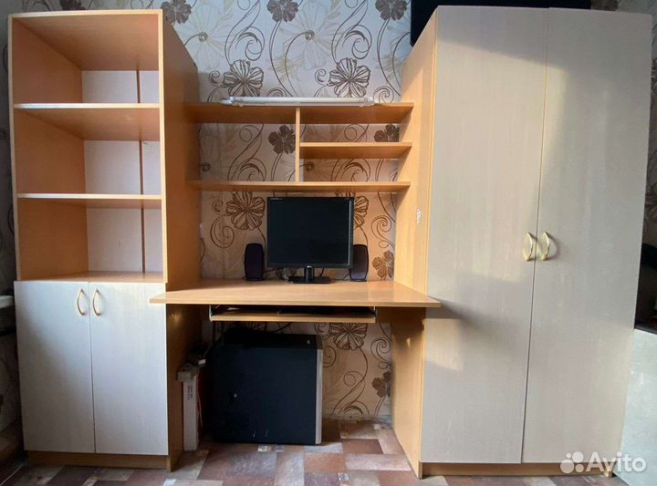 Уголок школьника, стол со шкафчиками