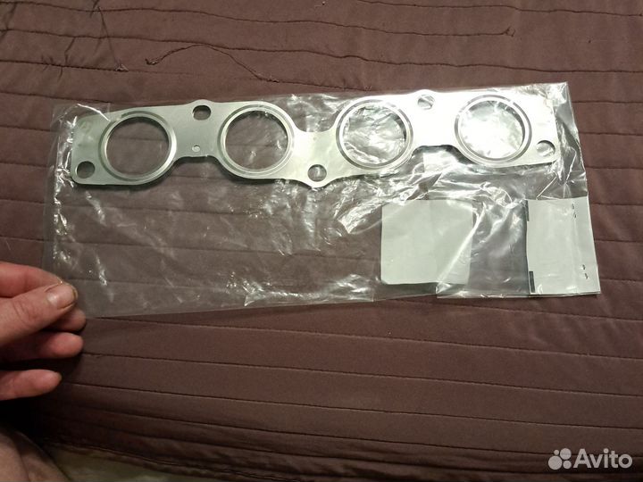 Прокладка выпускного коллектора Mazda PE1713460