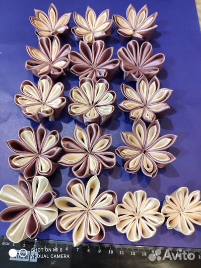 Цветы из атласных лент, канзаши в ассортименте