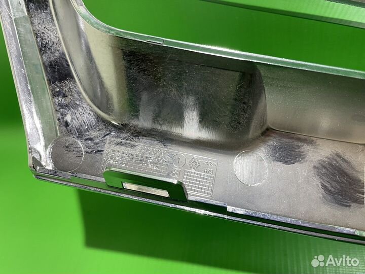 Накладка решетки радиатора Renault Duster