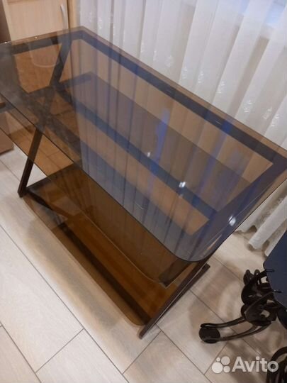 Стеклянная тумба