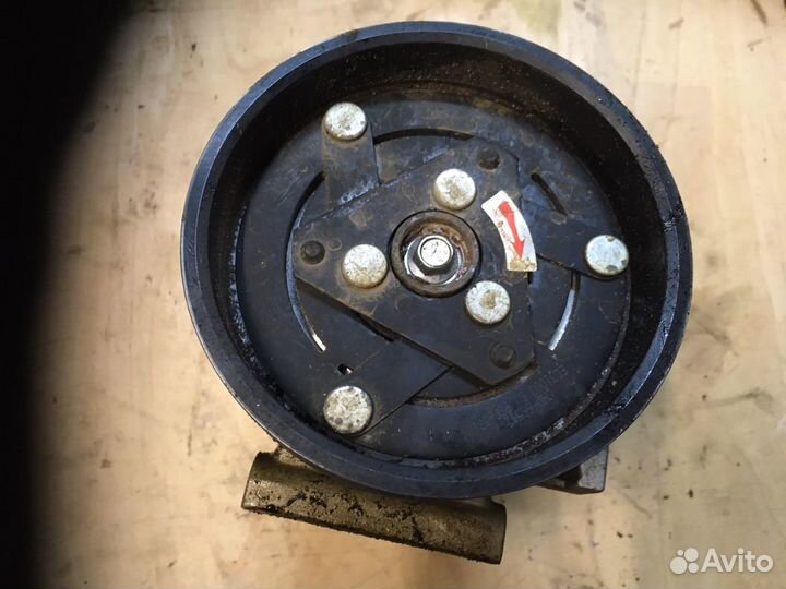 Компрессор кондиционера Renault Duster