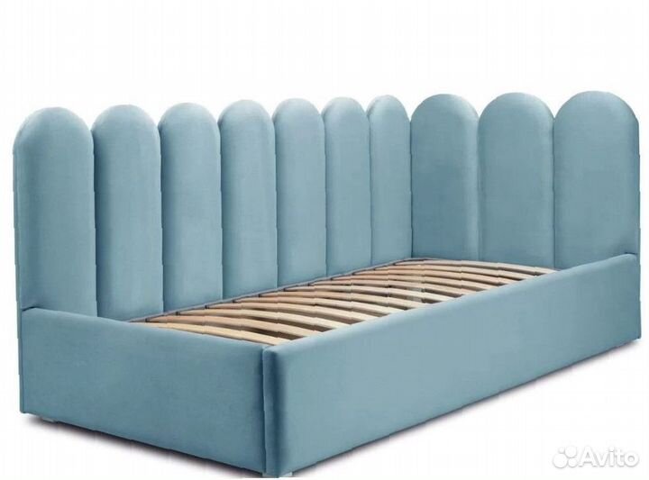 Детская кровать с мягкой спинкой