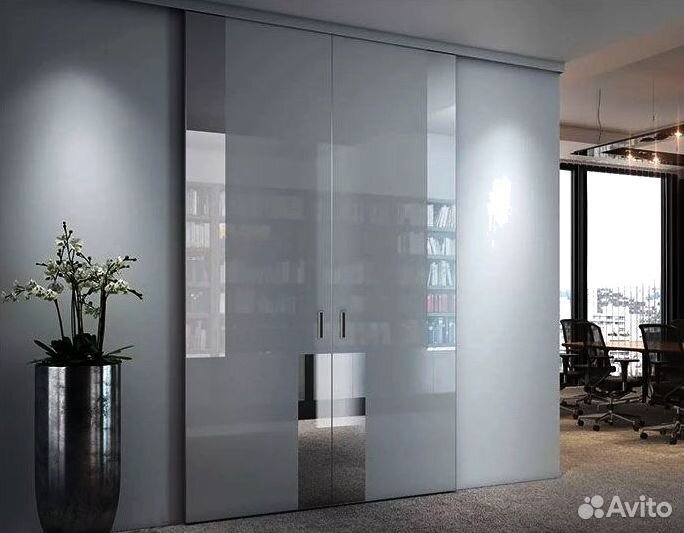 Дверь стеклянная раздвижная
