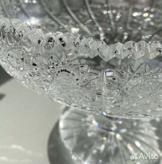 Хрустальная ваза для фруктов на ножке.Чехия