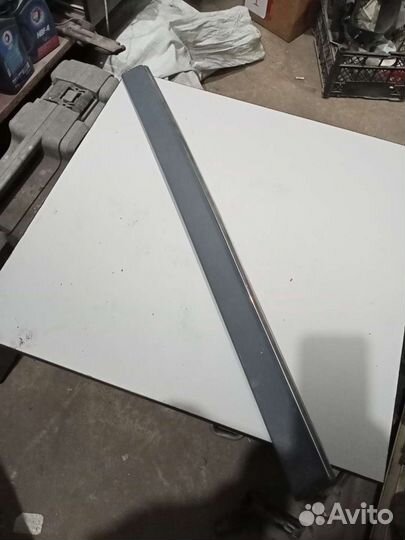 Молдинг задней правой двери Audi a8