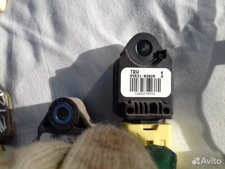 Toyota Corolla E120 датчик удара