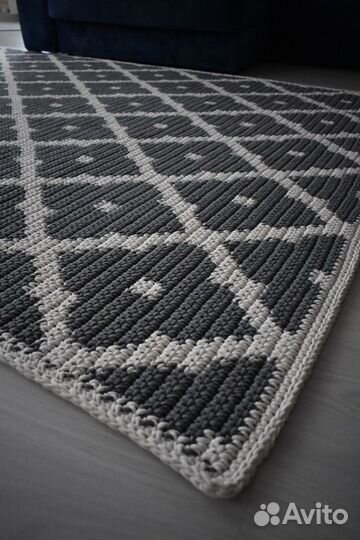 Ковер вязанный